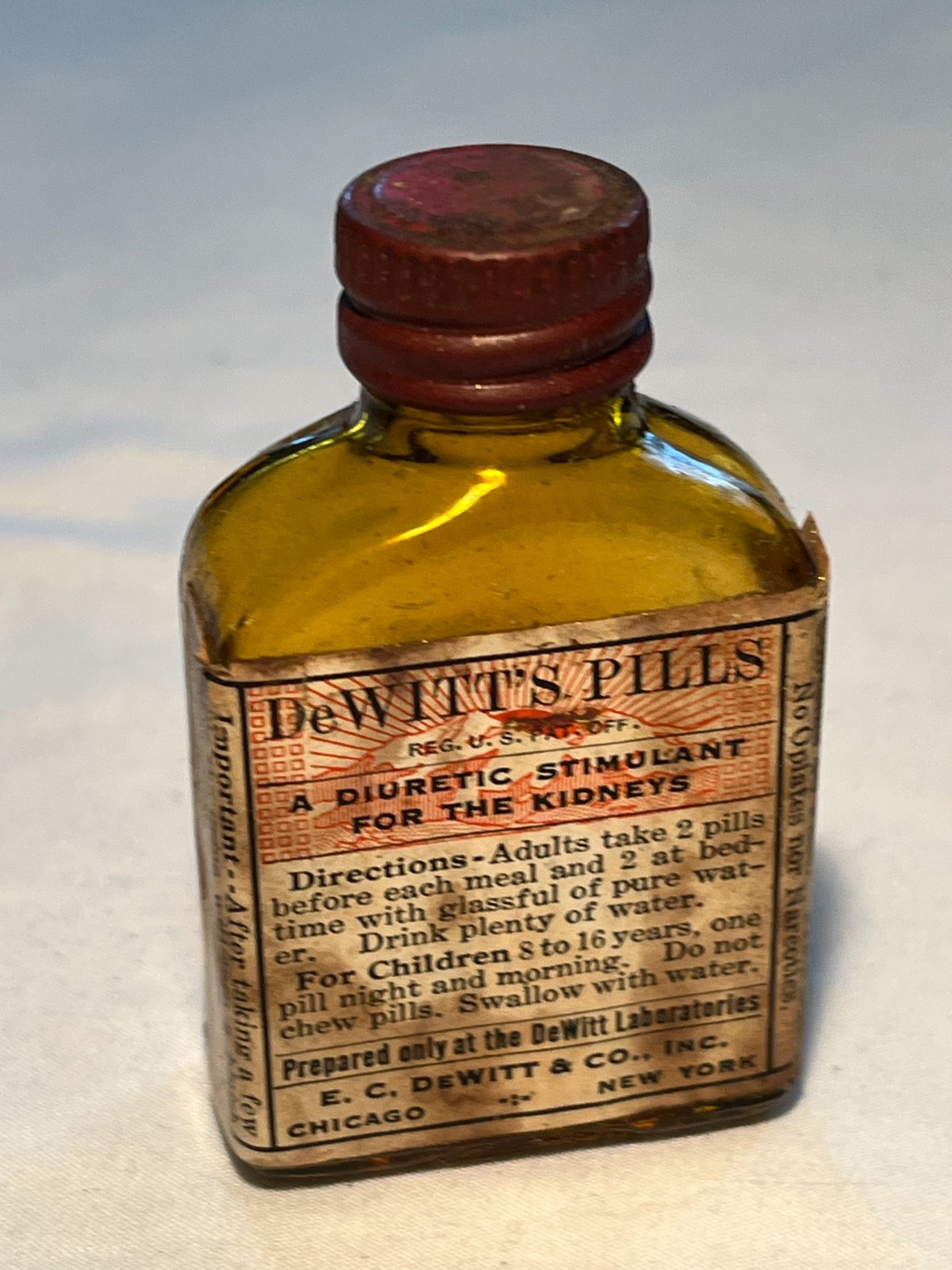 c1930s DeWitt’s Pills diuretic stimulant for the kidneys Chicago New York Bottle