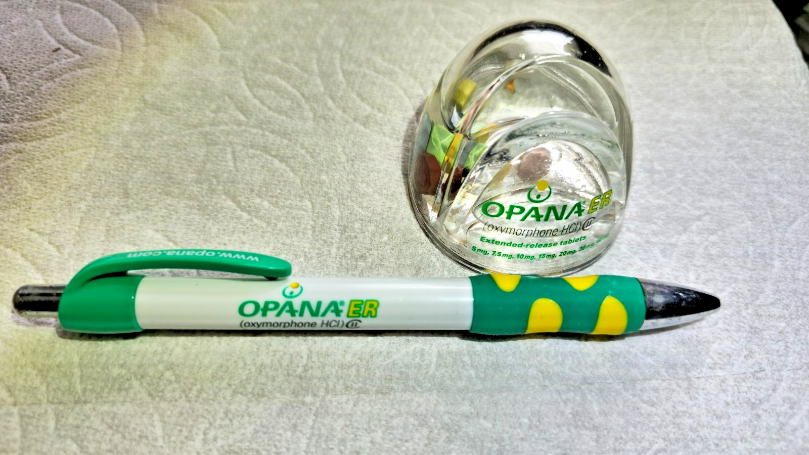 Opana ER Oxy Floating Paperweight & Collectible Pen Set Drug Rep Pharmaceutical