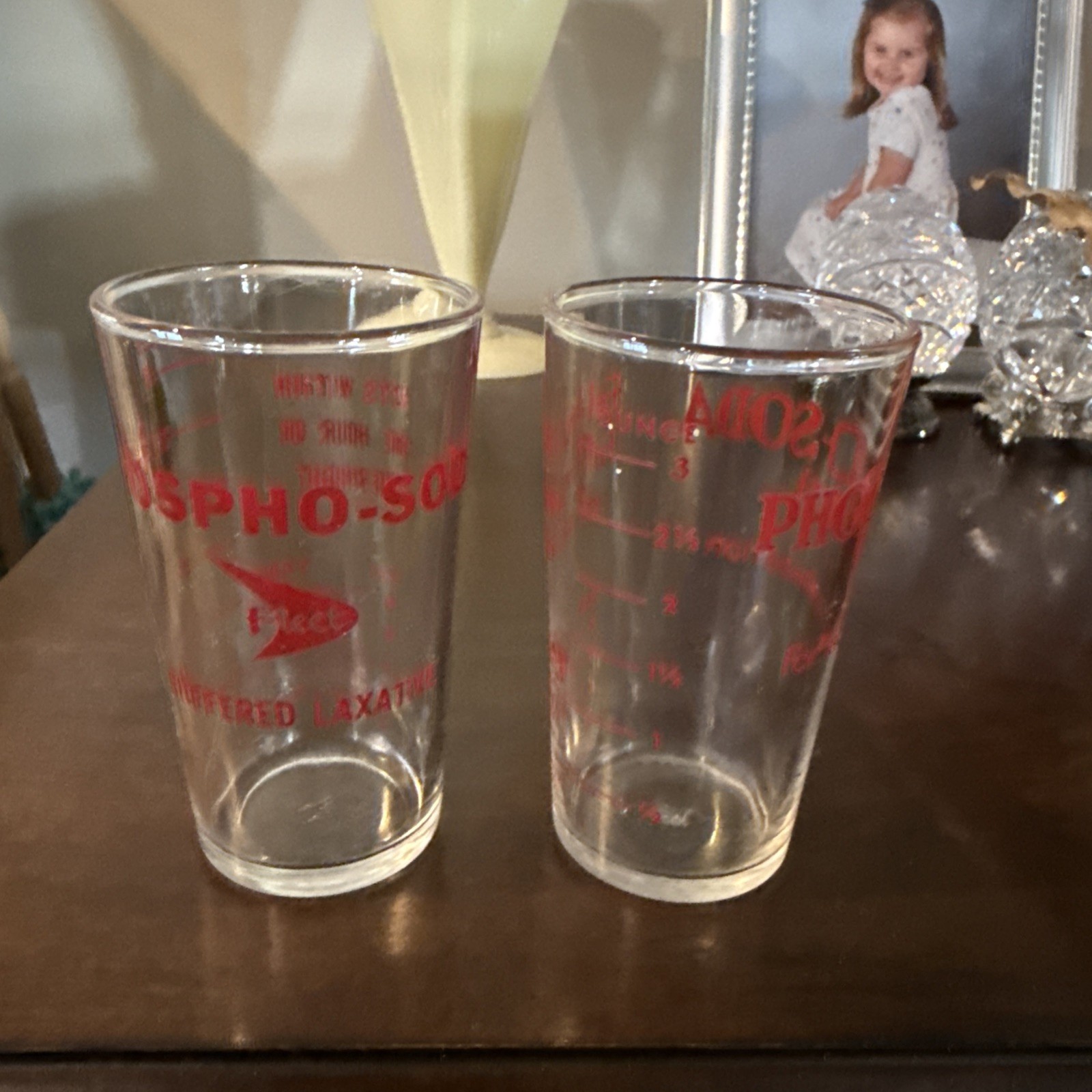 Vintage 2 Fleet Phospho-Soda for Active Elimination Advertising Measuring Glass