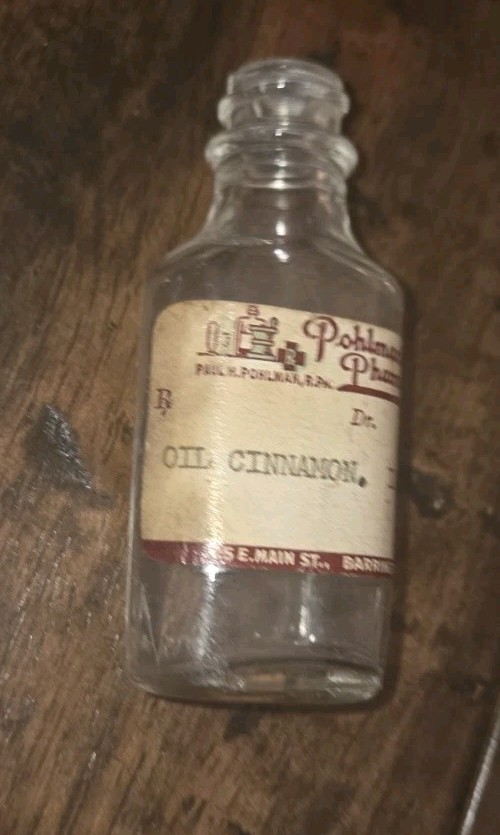 Pohlmans Pharmacy Barrington Illinois MEDICINE BOTTLE Oil Cinnamon