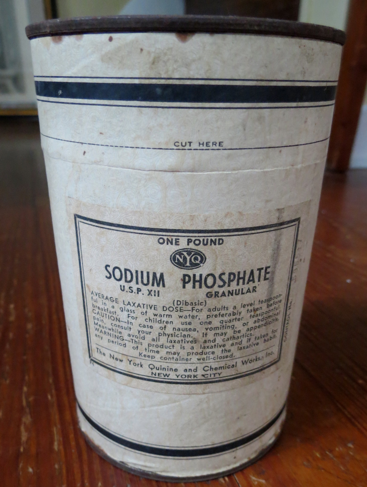 OLD NYQ – NEW YORK QUININE & CHEMICAL SODIUM PHOSPHATE CONTAINER