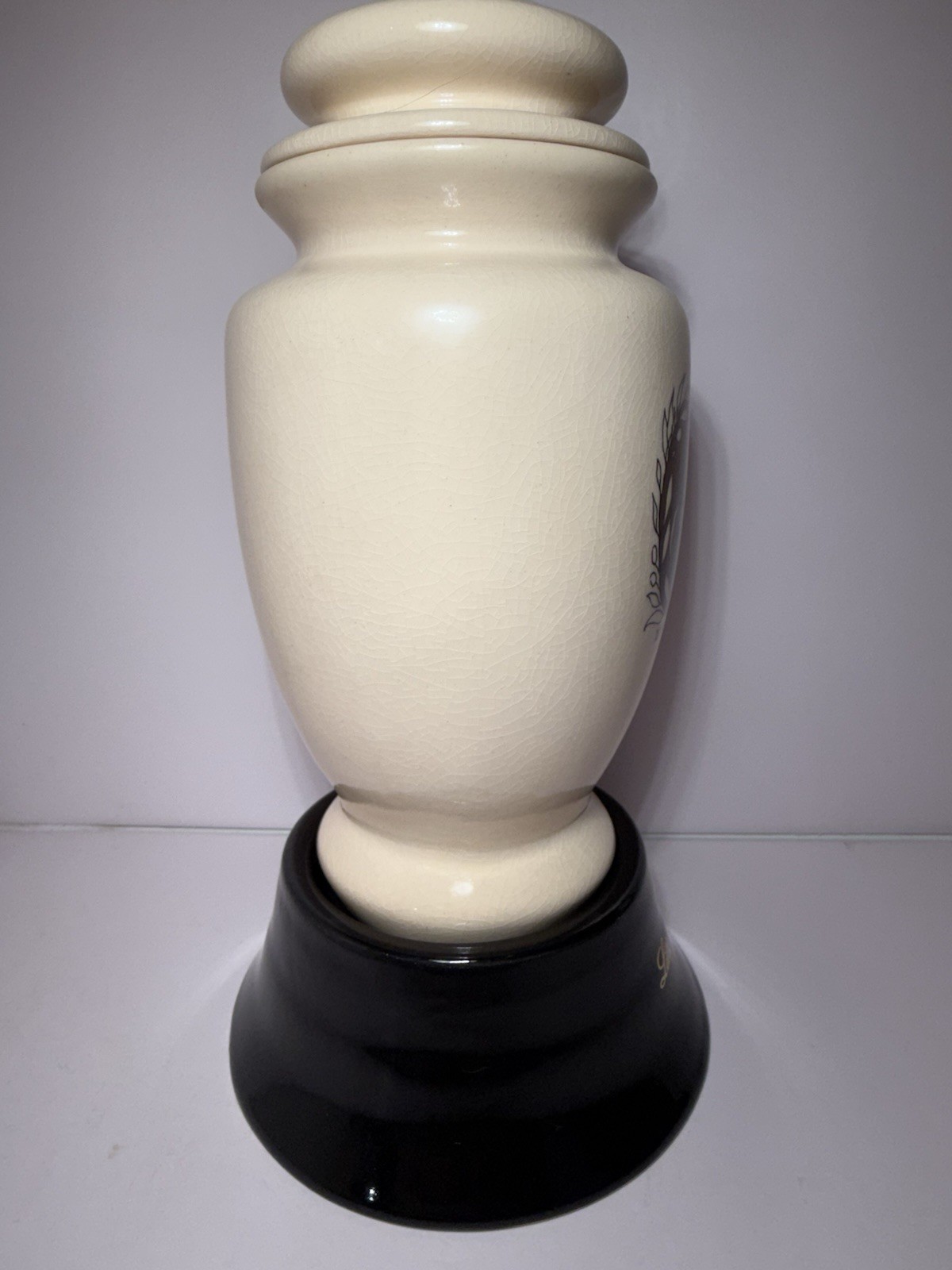 VINTAGE – Eli Lilly Pulvules Canthar Apothecary Pharmacy Crock/Jar W/Stand