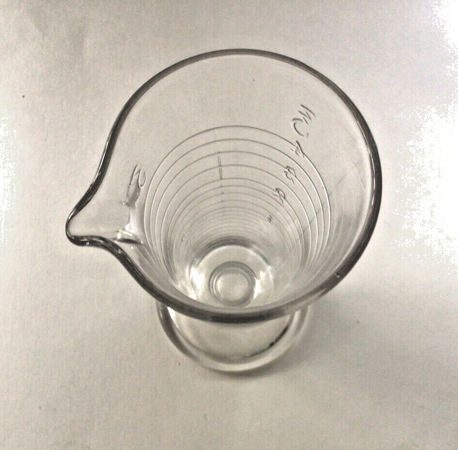 Vintage 1930/40’s FOOTED PHARMACY MEASURING BEAKER Size 5 1/4” Tall W/Pour Spout