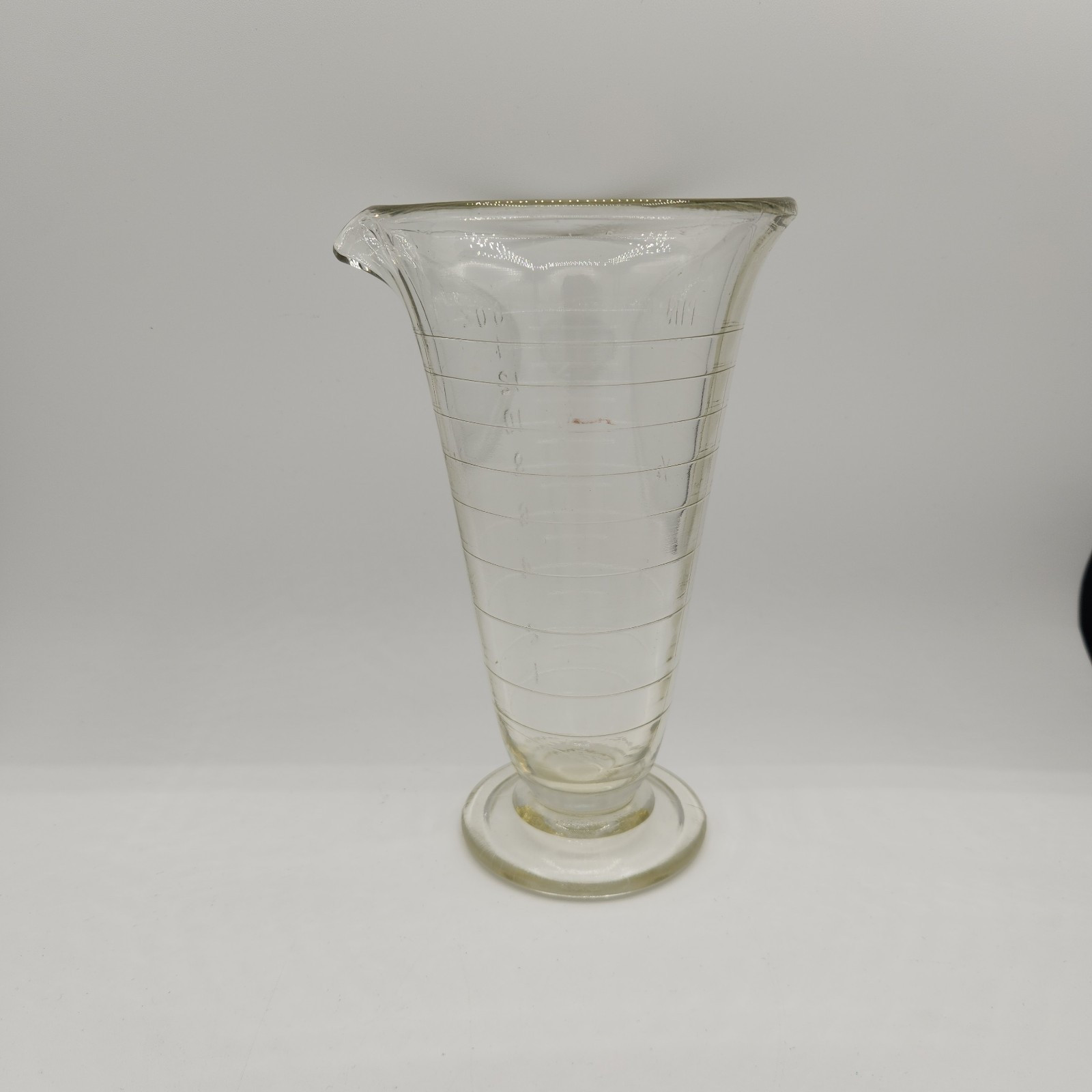 VTG Apothecary Beaker With Spout Measuring Pharmacy Science Lab 8.25″ 16oz GLOW