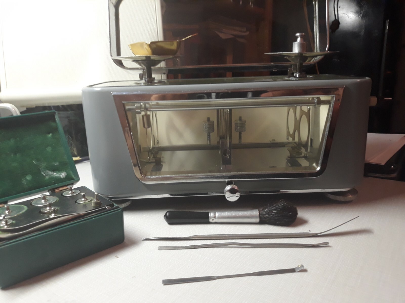 VINTAGE TORSION BALANCE CO STYLE RX1 SCALE. COMPLETE WITH WEIGHTS SET & OTHER.