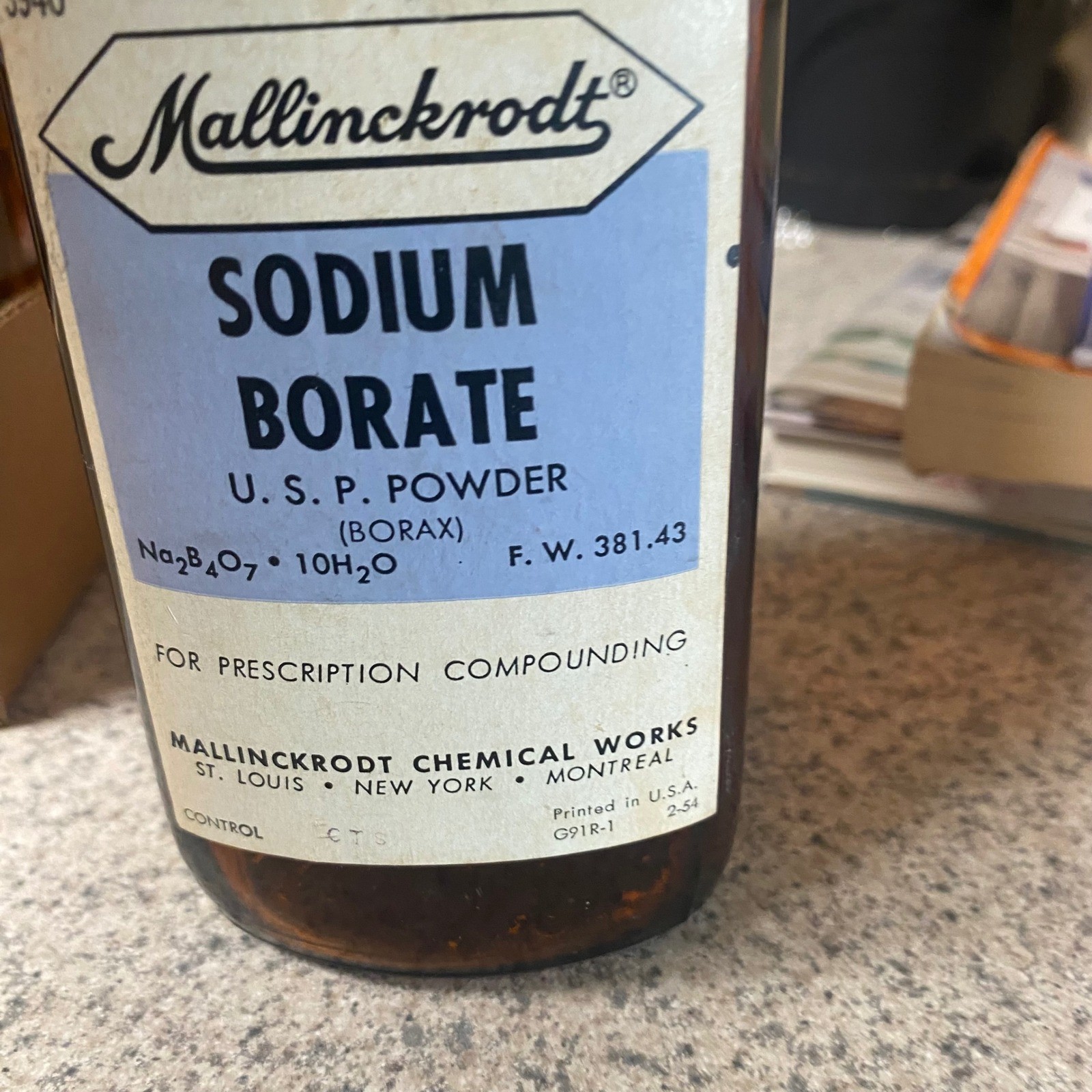 Vintage Mallinckrodt Sodium Borate Amber Glass Apothecary Bottle 1lb 1954 6.5in