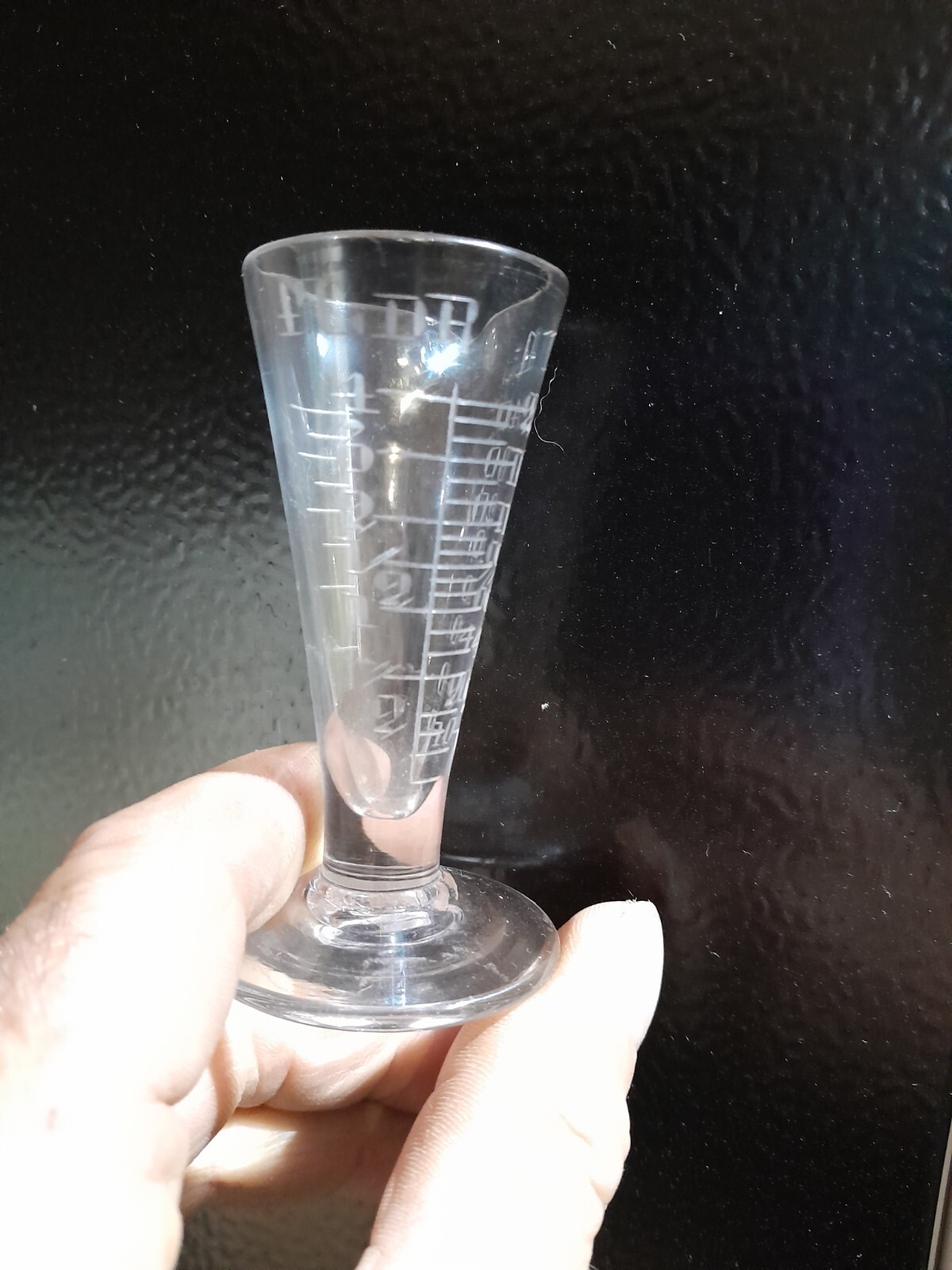 Antique Victorian measuring glass beaker apothecary etched marks Fl. DR