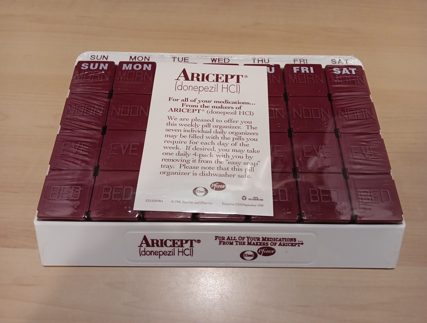 SEALED 1998 Aricept Pharmaceutical Drug Rep Promo 7 Day Pill Organizer Sorter