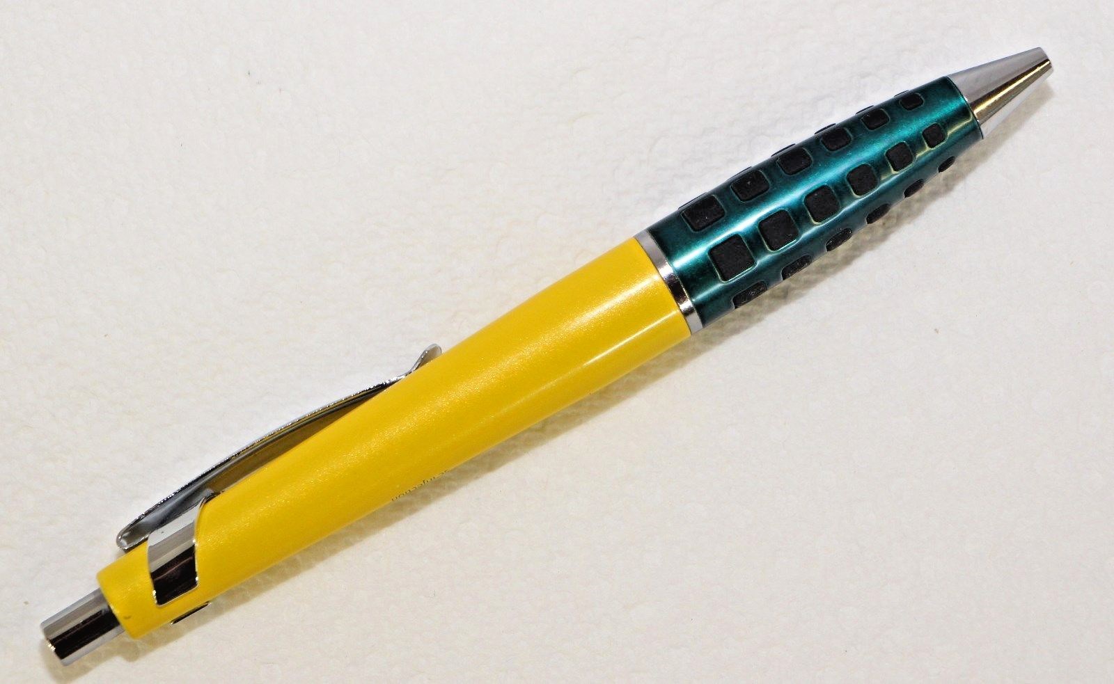 Heavy Metal REBIF Pharmaceutical Pen Yellow and Green New in Sleeve Torpedo