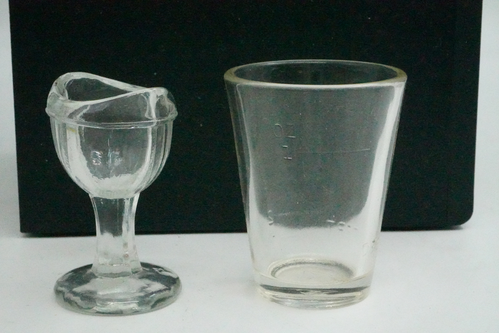 Pair of Apothecary Dose Measurement Glass Cup Eyewash
