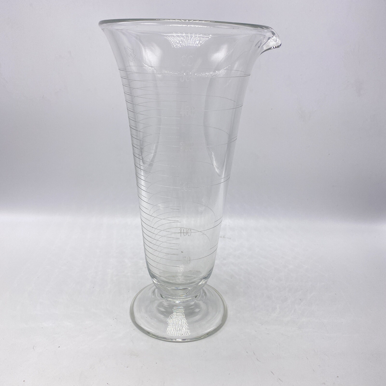 Barware Chemist Apothecary Fluted Glass Beaker Graduated 500cc 16 oz.Pour Spout