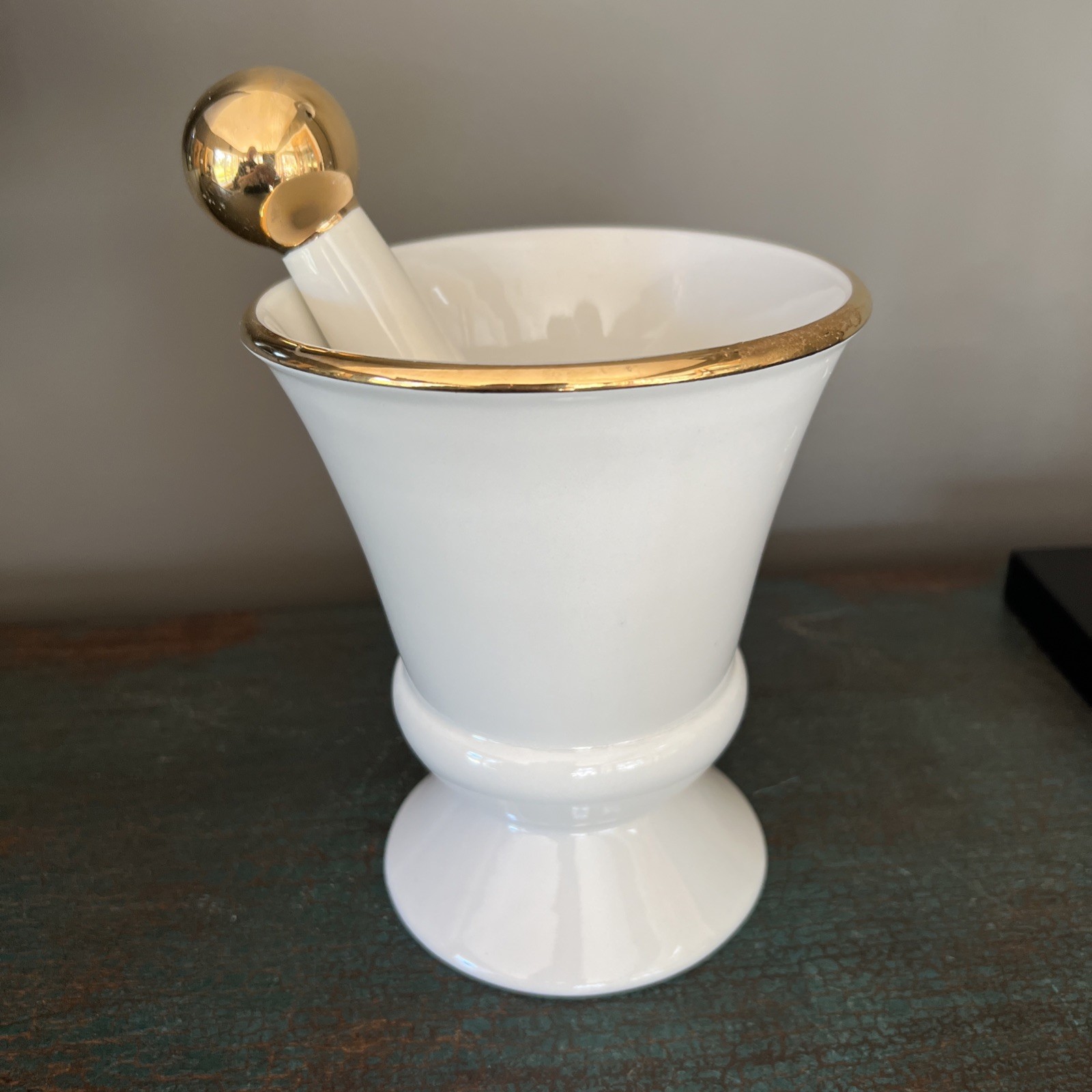 VTG. RX OWENS ILLINOIS PHARMACY MORTAR & PESTLE / GOLD GILDING APOTHECARY PIECE