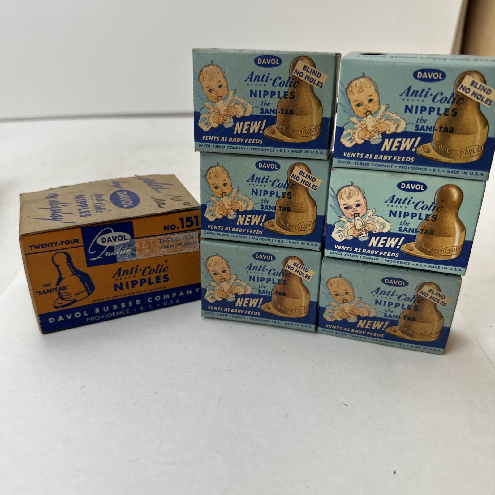 Lot 7 Davol Anti-Colic Nipples 151 & 131, 4 Nursing Bottle Caps 150, 1 Seals 158