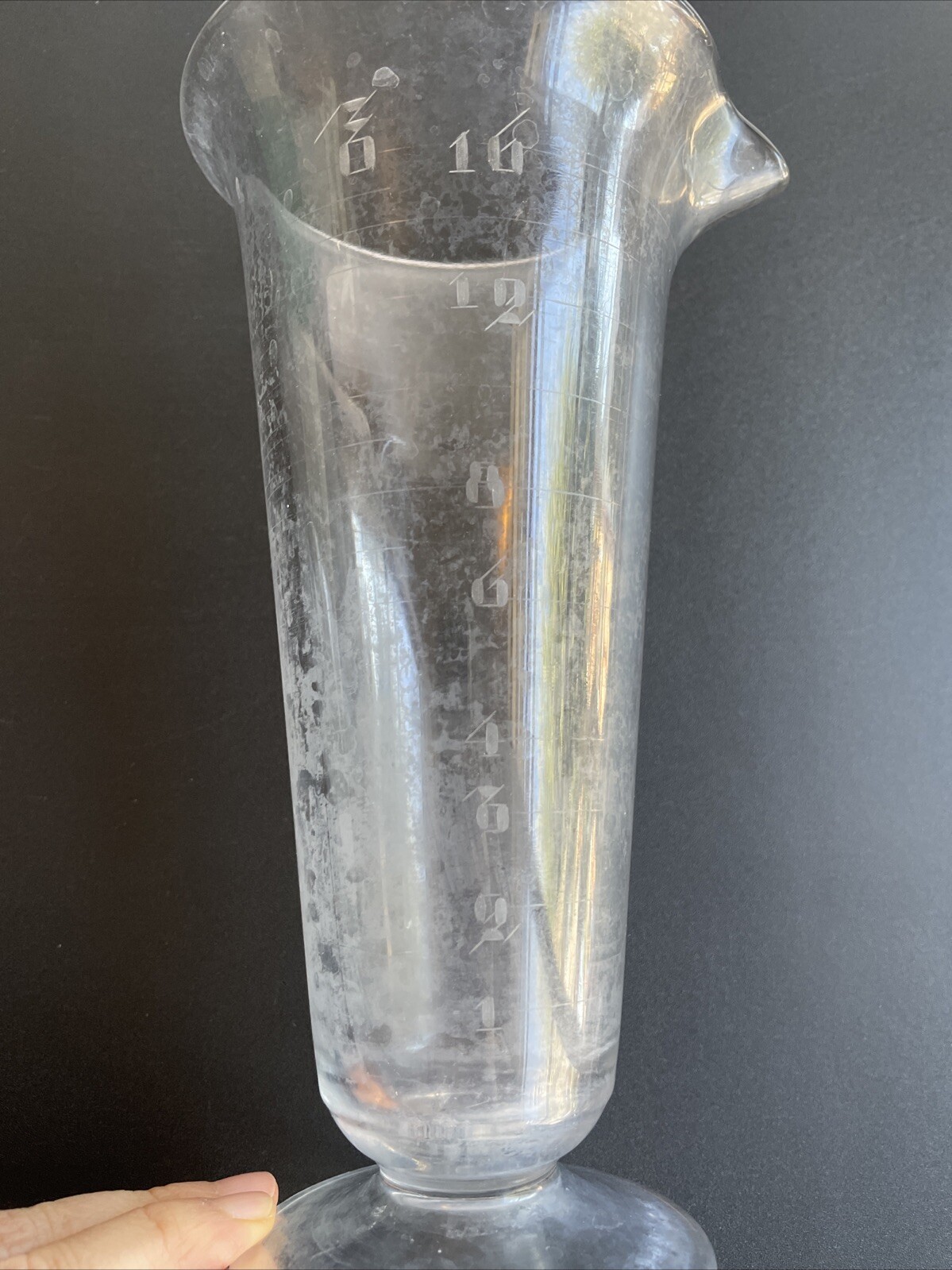 Vintage TD Glass 16 oz Graduated Apothecary Measuring Beaker Spouted Pouring