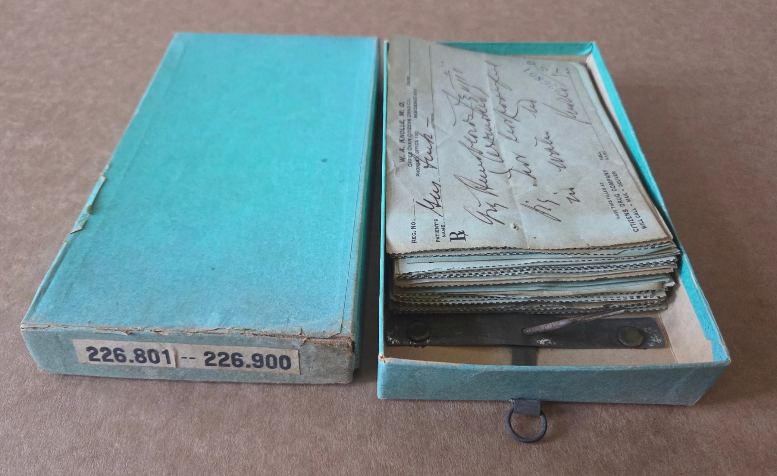 File box & 100 antique prescriptions (1926) – HEROIN, PAREGORIC, BROMIDE