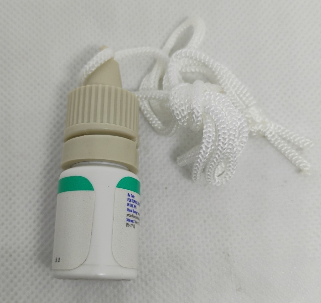 Quixin Sterile Solution Bottle Pharmaceutical Drug Rep Advertising Necklace