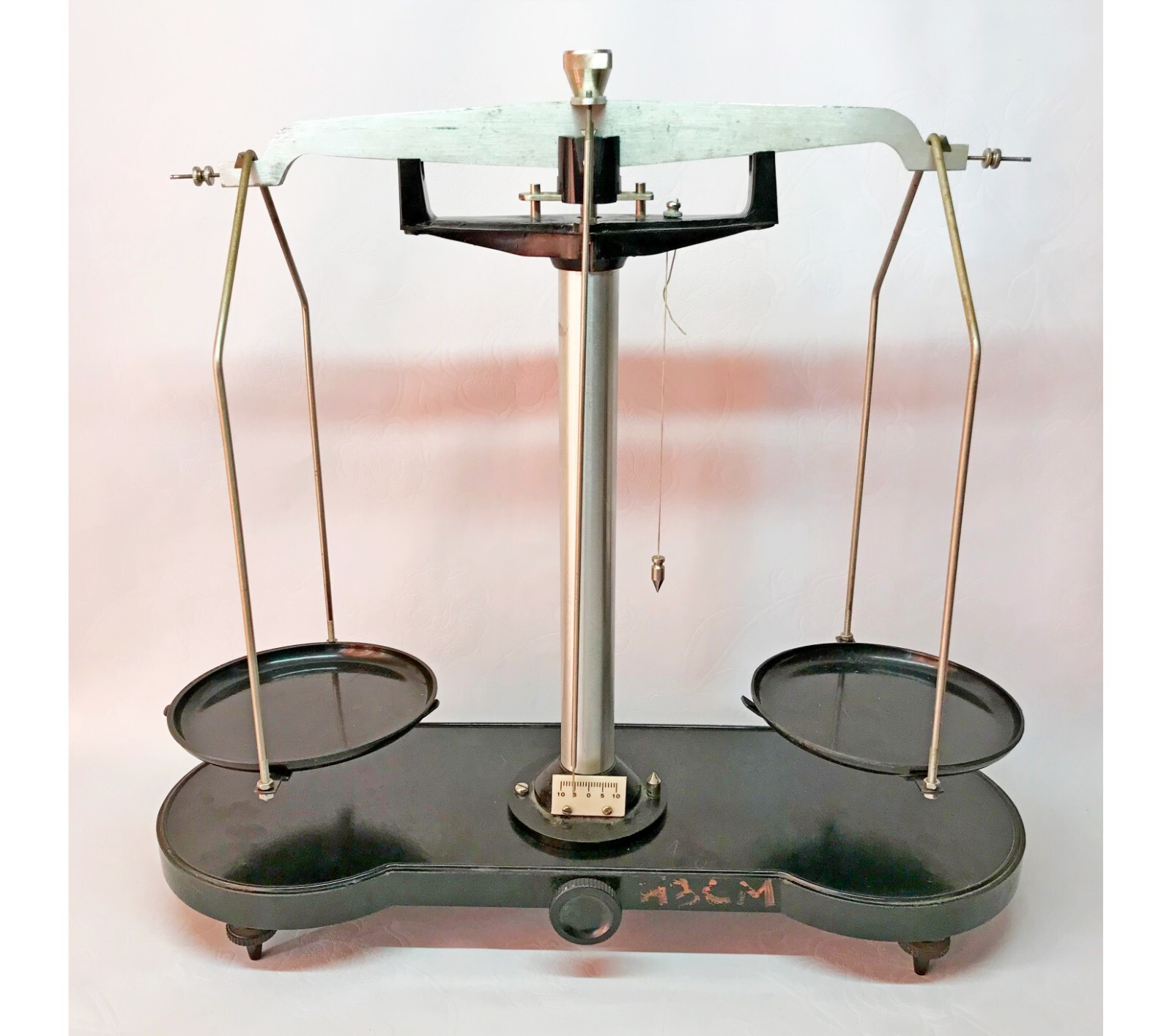 vintage pharmacy scales Kofardzhiev – Laboratory scales