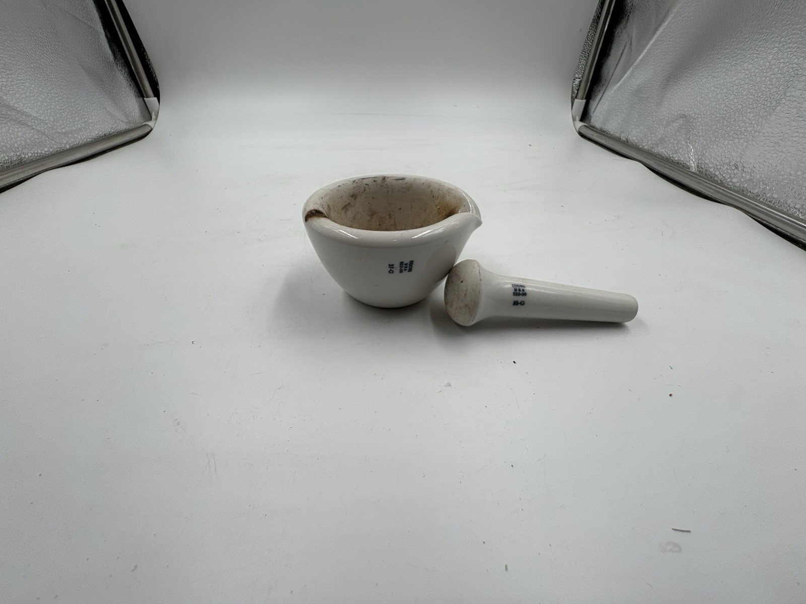 Vintage Mortar and pestle Coors 522-000, vintage and in good shape