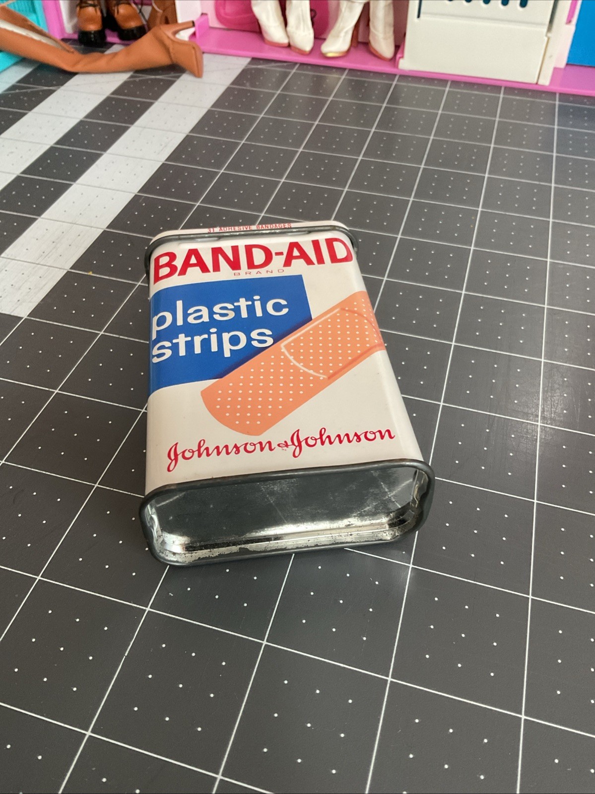 Vintage Band-Aid Plastic Strips Metal Tin Johnson & Johnson 47c Code 5615 USA