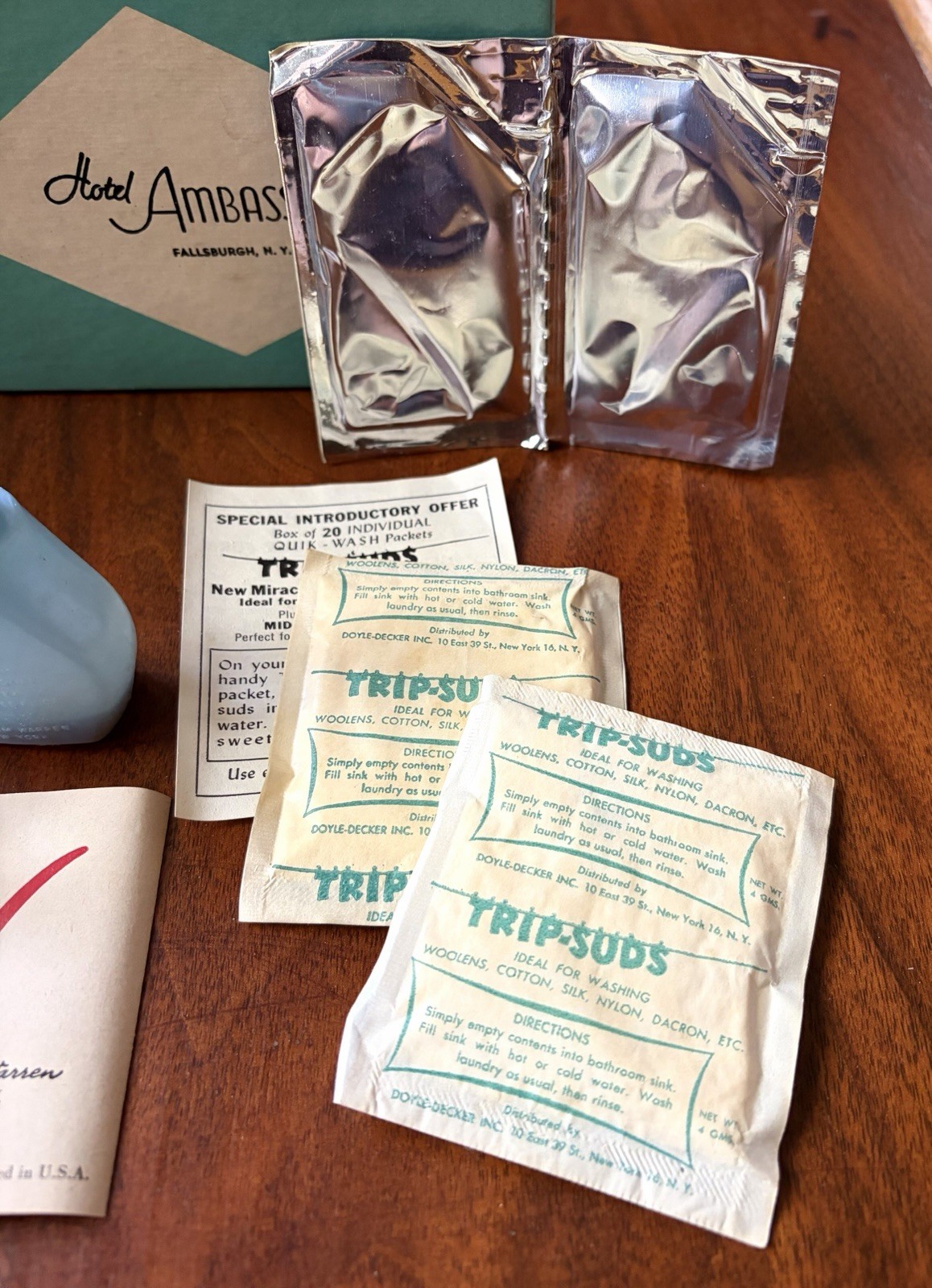 Rare VTG NY Catskills Hotel Hospitality Kit NOS 10 Mini Medicine Cabinet Items