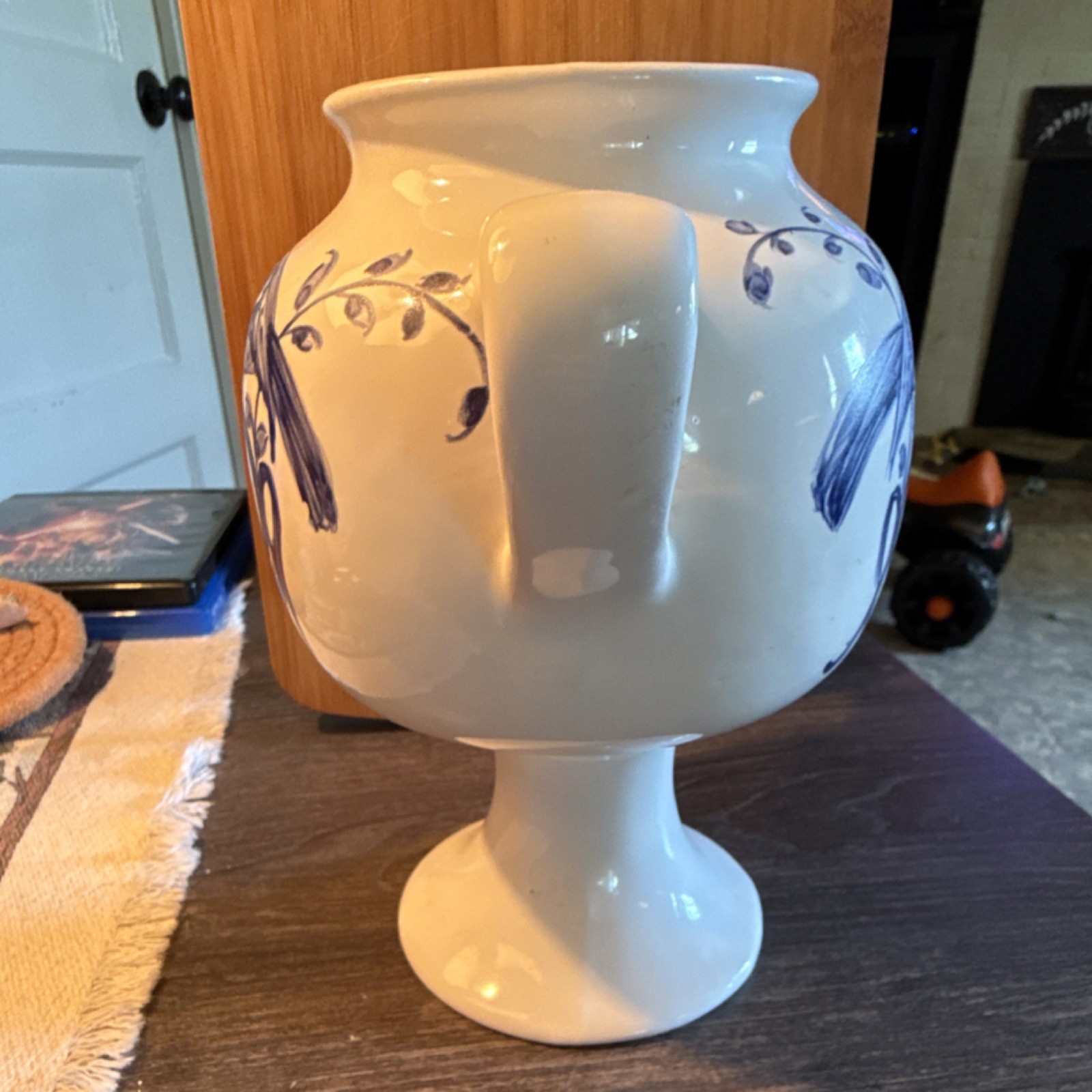 Lilly Portuguese 1989 Ceramic Pharmaceutical Syrup Jar Blue White Bird Motif
