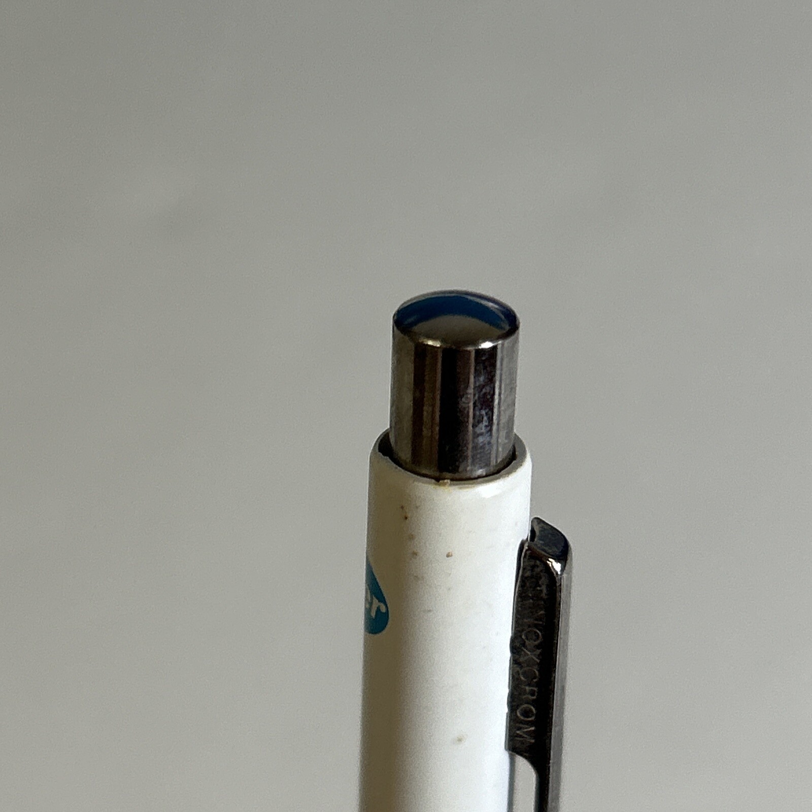 DRUG REP PEN PFIZER LIPITOR (WHITE/LIGHT BLUE DESIGN) VERY GOOD-GREAT CONDITION!