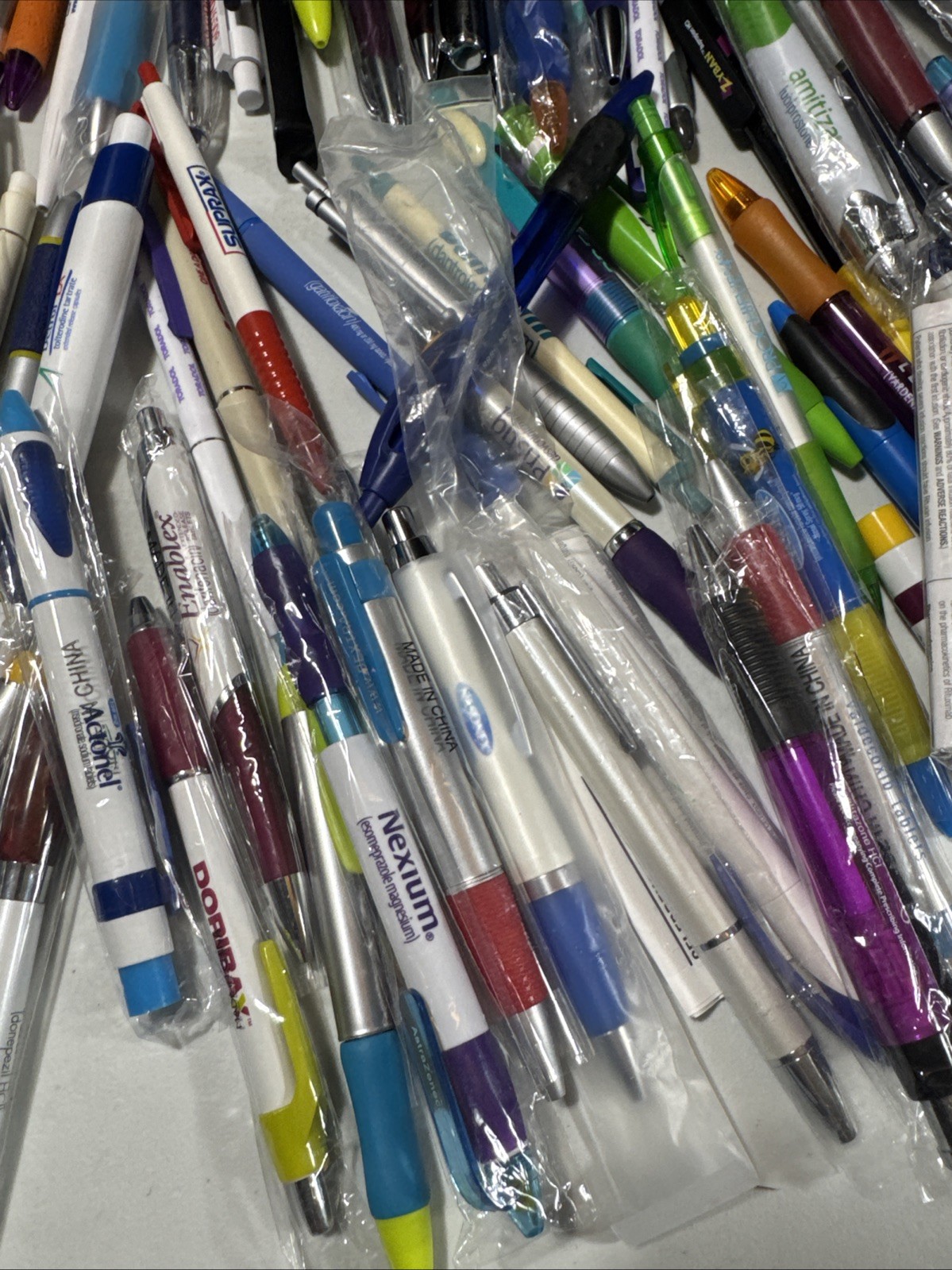 Lot 150 Pharmaceutical Drug Rep Pens!! Many New In or Out of Wrappers, Most Work