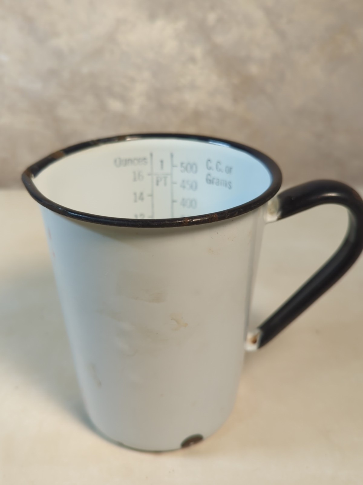 Vtg ENAMELWARE Measuring Cup Medical WHITE Pitcher 32 oz / 1000 cc Primitive