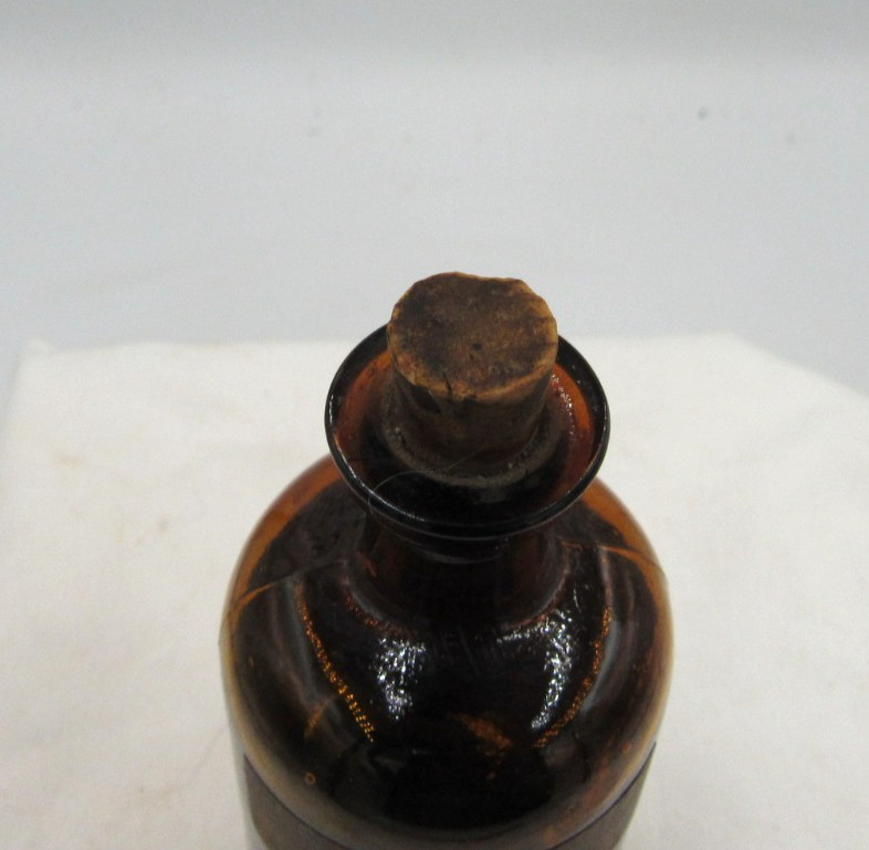 BW – 1890’s Parke, Davis & CO Fluid Red Gum Detroit Mich 4 5/8 ” Medicine bottle