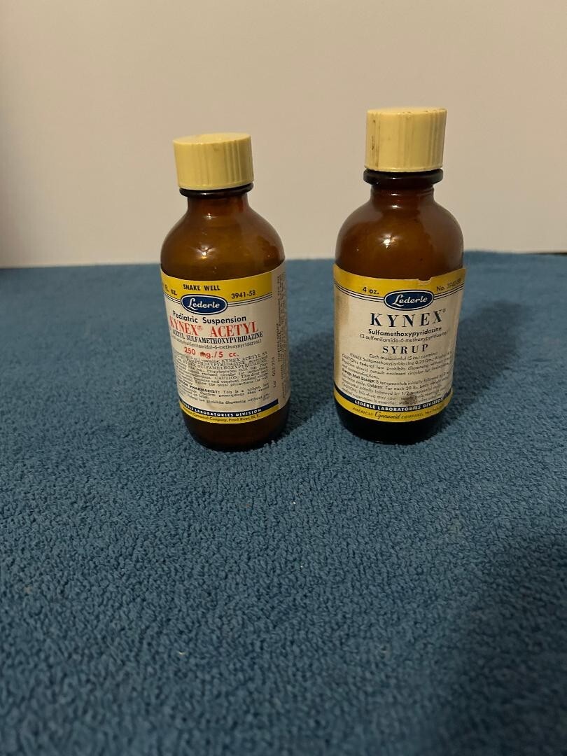 Vintage Lederle glass bottles (2) KYNEX ACETYL Ped Susp and KYNEX syrup 4 oz
