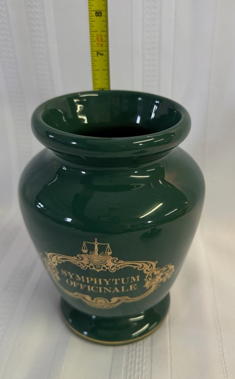 Eli Lilly Ceramic Green Gold Trim Apothecary Jar Symphytum Officinale #13-926 8″