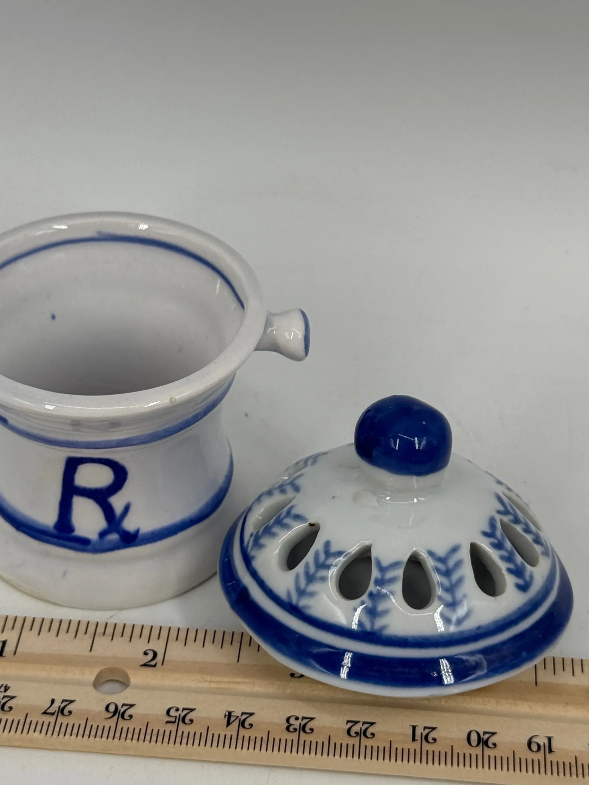 Vintage Apothecary Jar Rx Symbol Pharmacy Potpourri Blue White Ceramic 3.5″