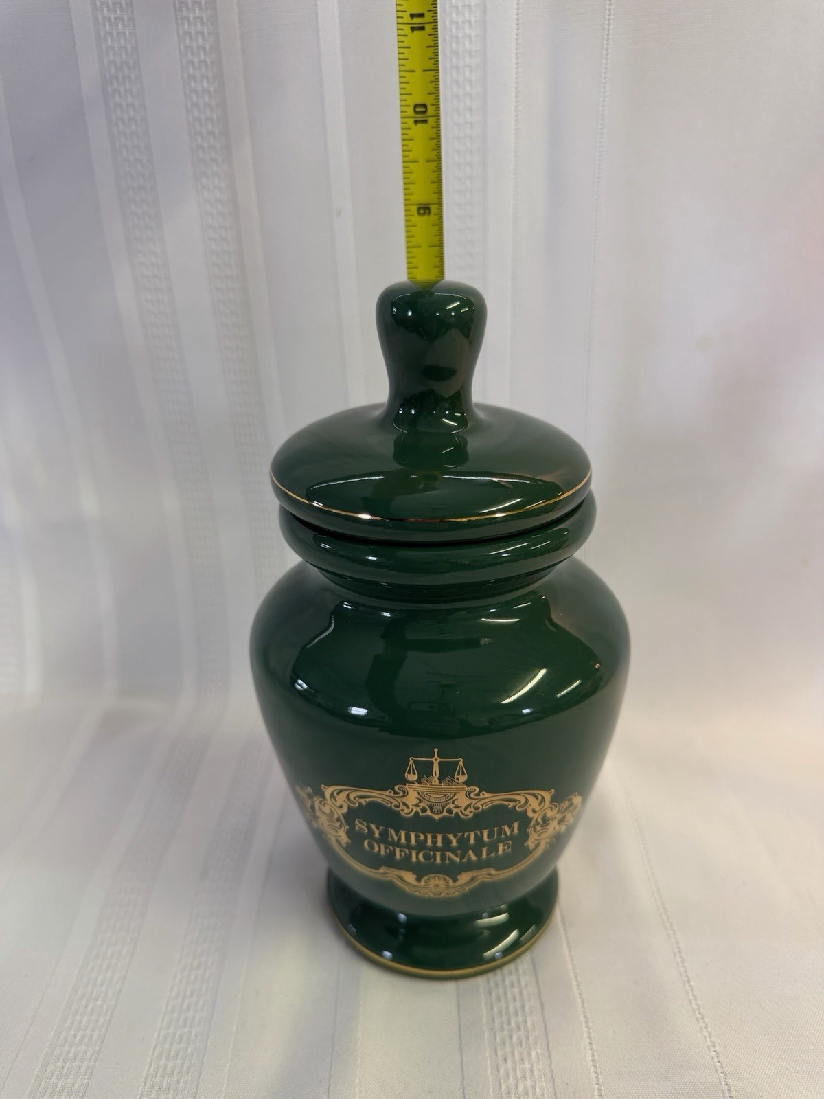 Eli Lilly Ceramic Green Gold Trim Apothecary Jar Symphytum Officinale #13-926 8″