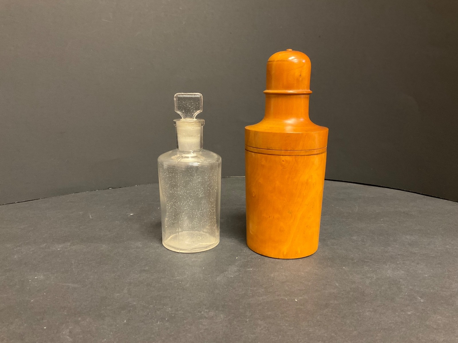Antique Apothecary Glass Bottle With Treen Case 19th Century-Bottle topper Stuck