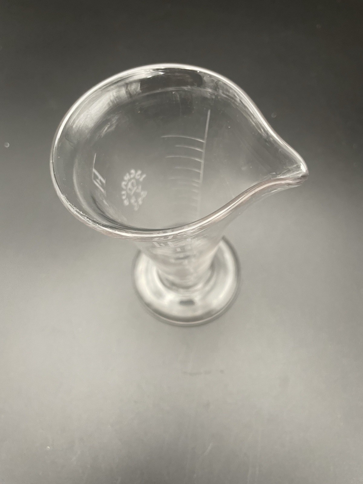 A Very Nice Pharmacy Graduate Measures In oz, and Fluidrachms. 15 Grads. VR 545