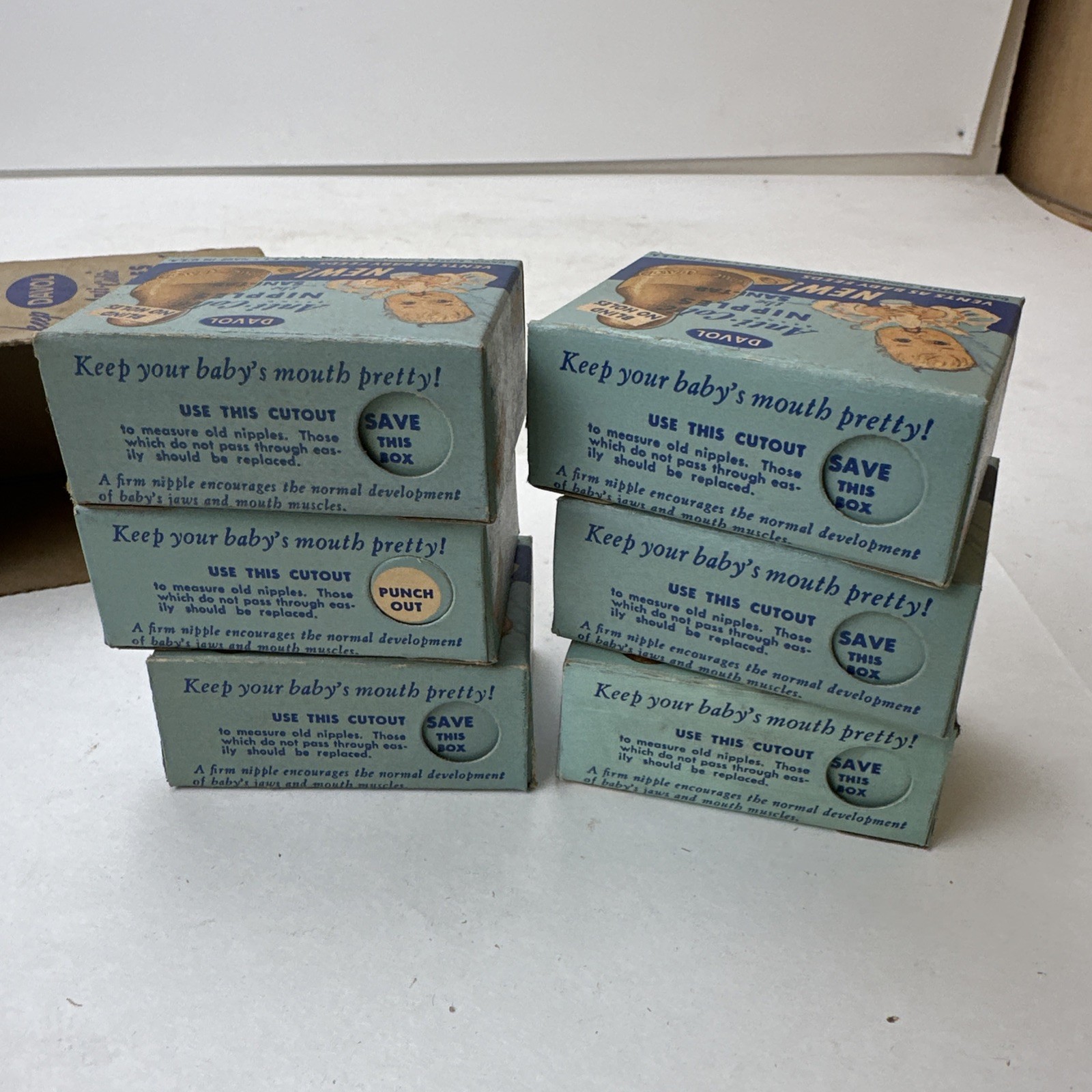 Lot 7 Davol Anti-Colic Nipples 151 & 131, 4 Nursing Bottle Caps 150, 1 Seals 158