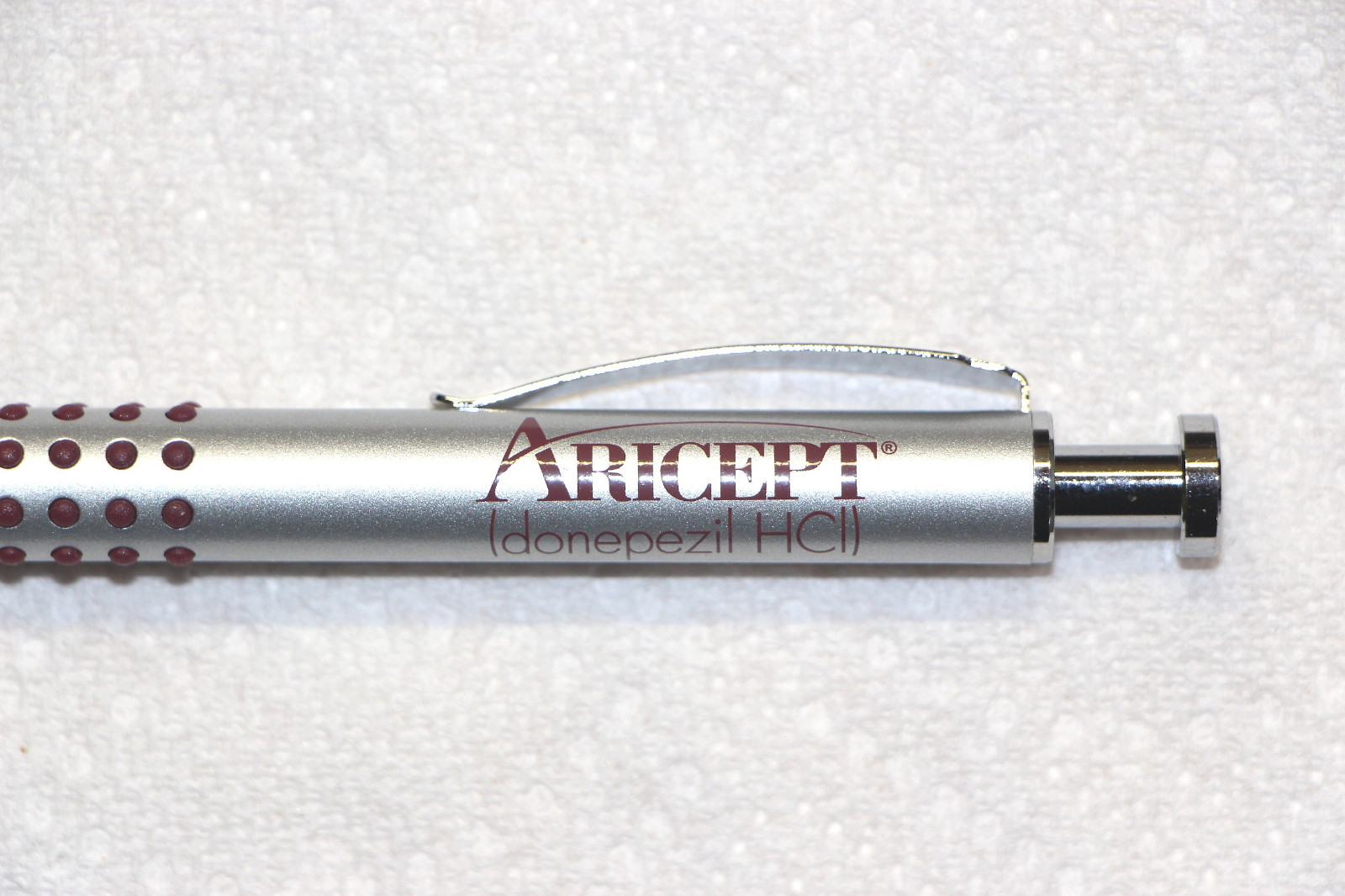 Drug Rep Pens ( Aricept ) Heavy Metal Nail Head Clicker Ribbed Rubber Gripper !