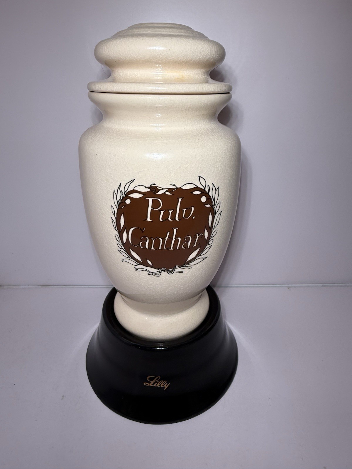 VINTAGE – Eli Lilly Pulvules Canthar Apothecary Pharmacy Crock/Jar W/Stand