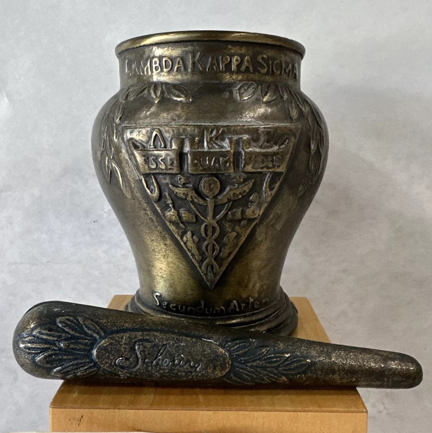 Lambda Kappa Sigma Mortar And Pestle Schering 1989 Vintage 28th Edition