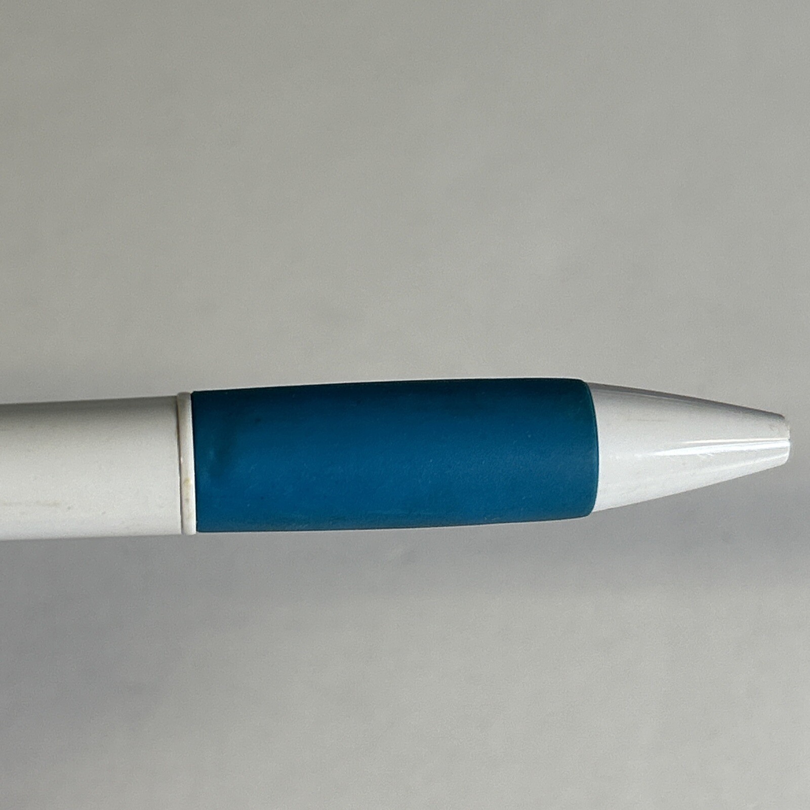 DRUG REP PEN PFIZER LIPITOR (WHITE/LIGHT BLUE DESIGN) VERY GOOD-GREAT CONDITION!