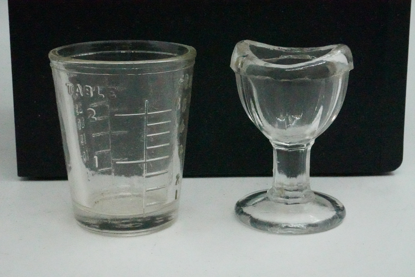 Pair of Apothecary Dose Measurement Glass Cup Eyewash 2