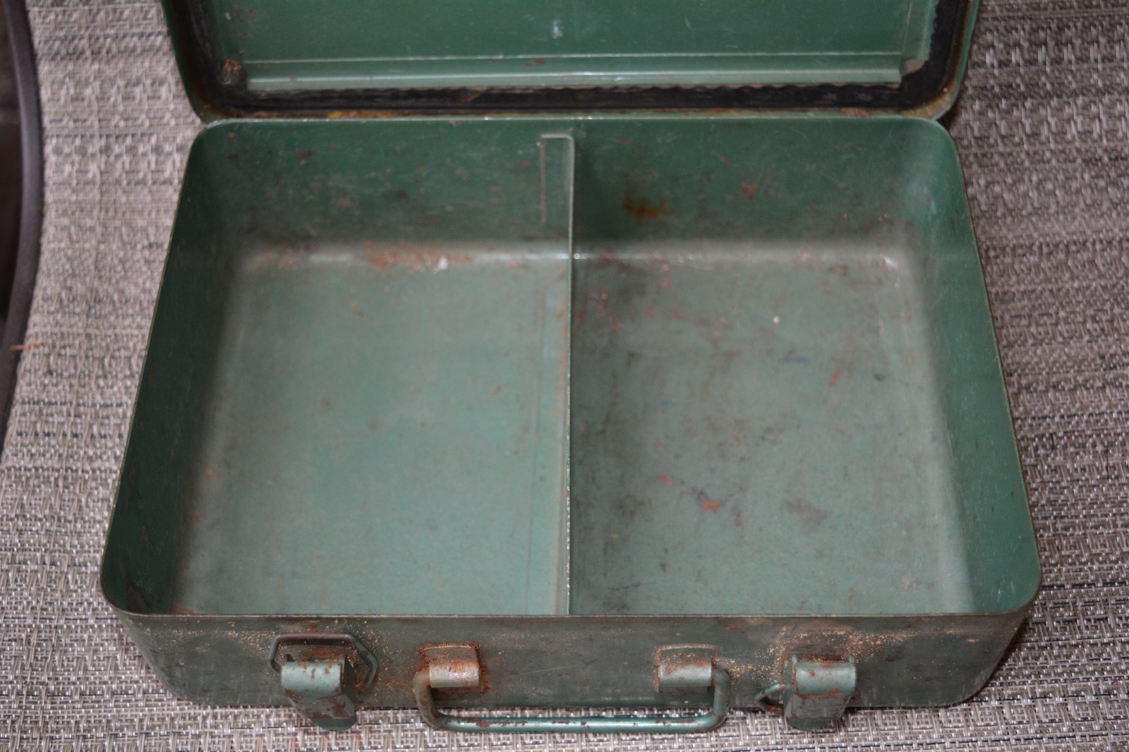 VTG Metal First Aid Kit Box BLUE BIRD BODY CO. Coach Heavy Steel #116 Bluebird