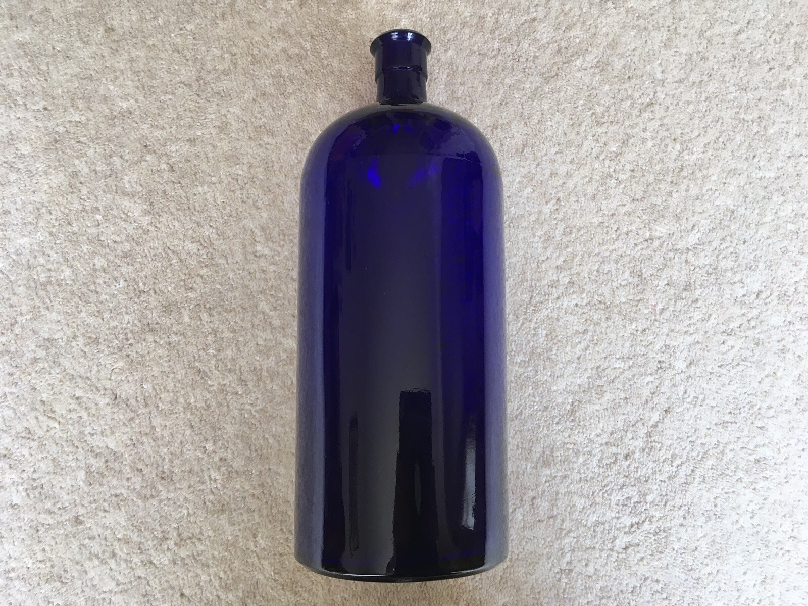 C1900-18 VINTAGE LARGE 90OZS? COBALT BLUE CHEMISTS BOTTLE