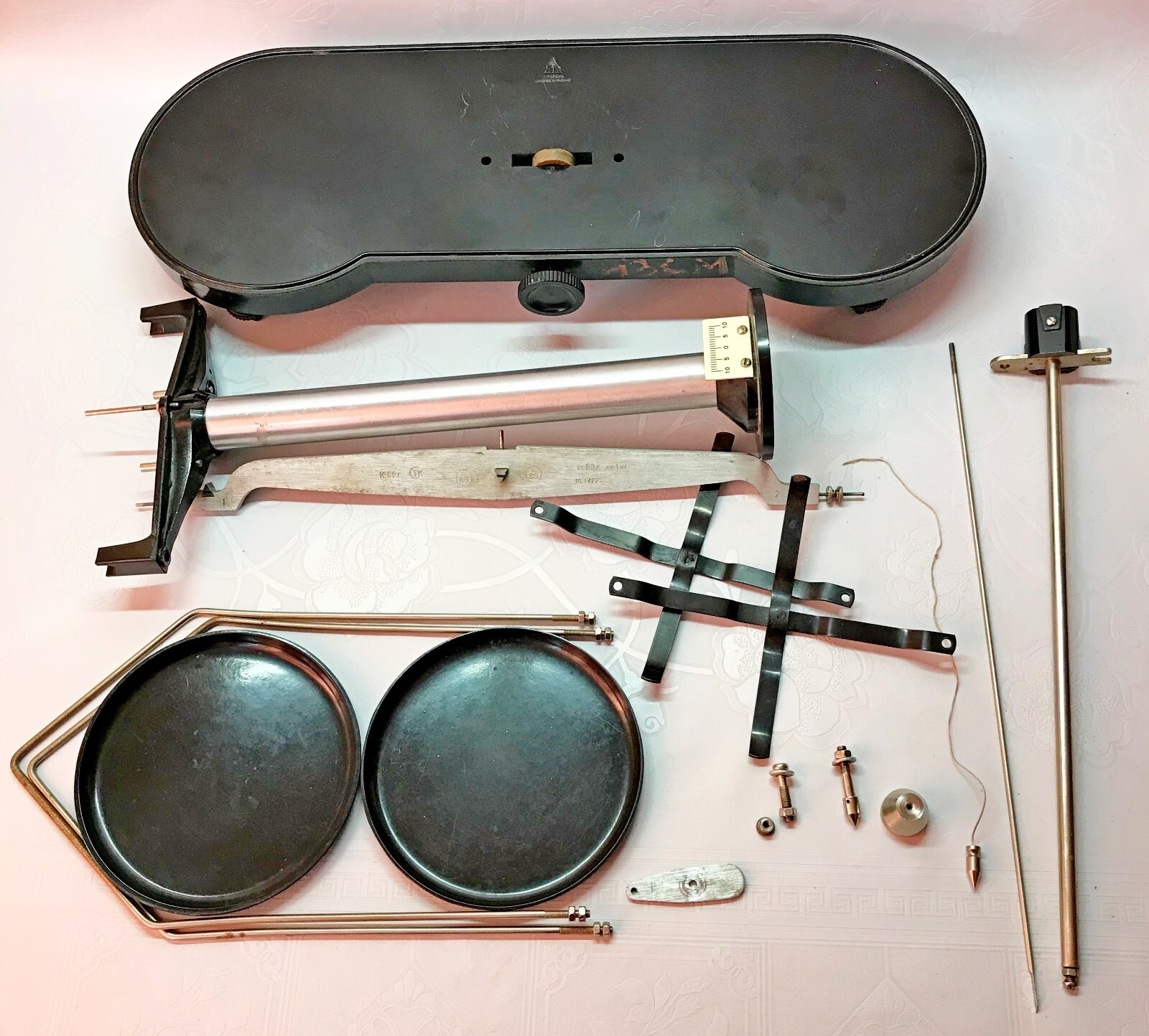 vintage pharmacy scales Kofardzhiev – Laboratory scales