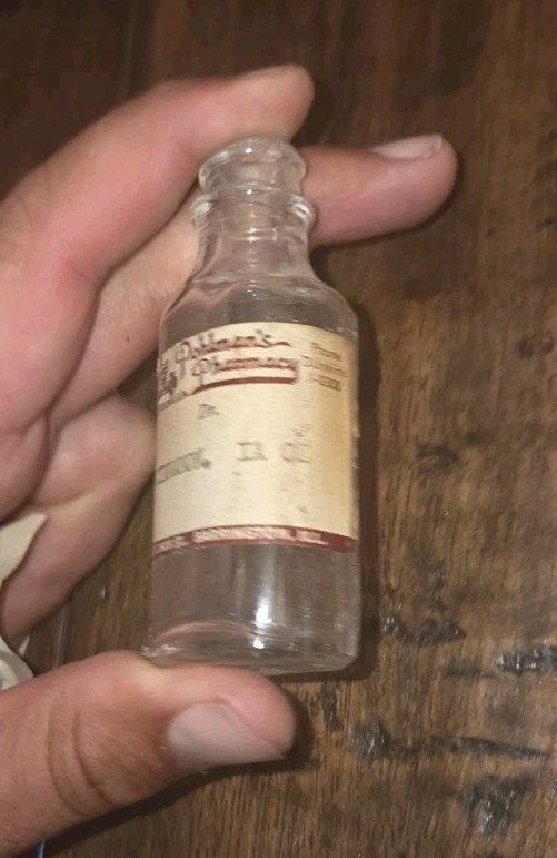 Pohlmans Pharmacy Barrington Illinois MEDICINE BOTTLE Oil Cinnamon