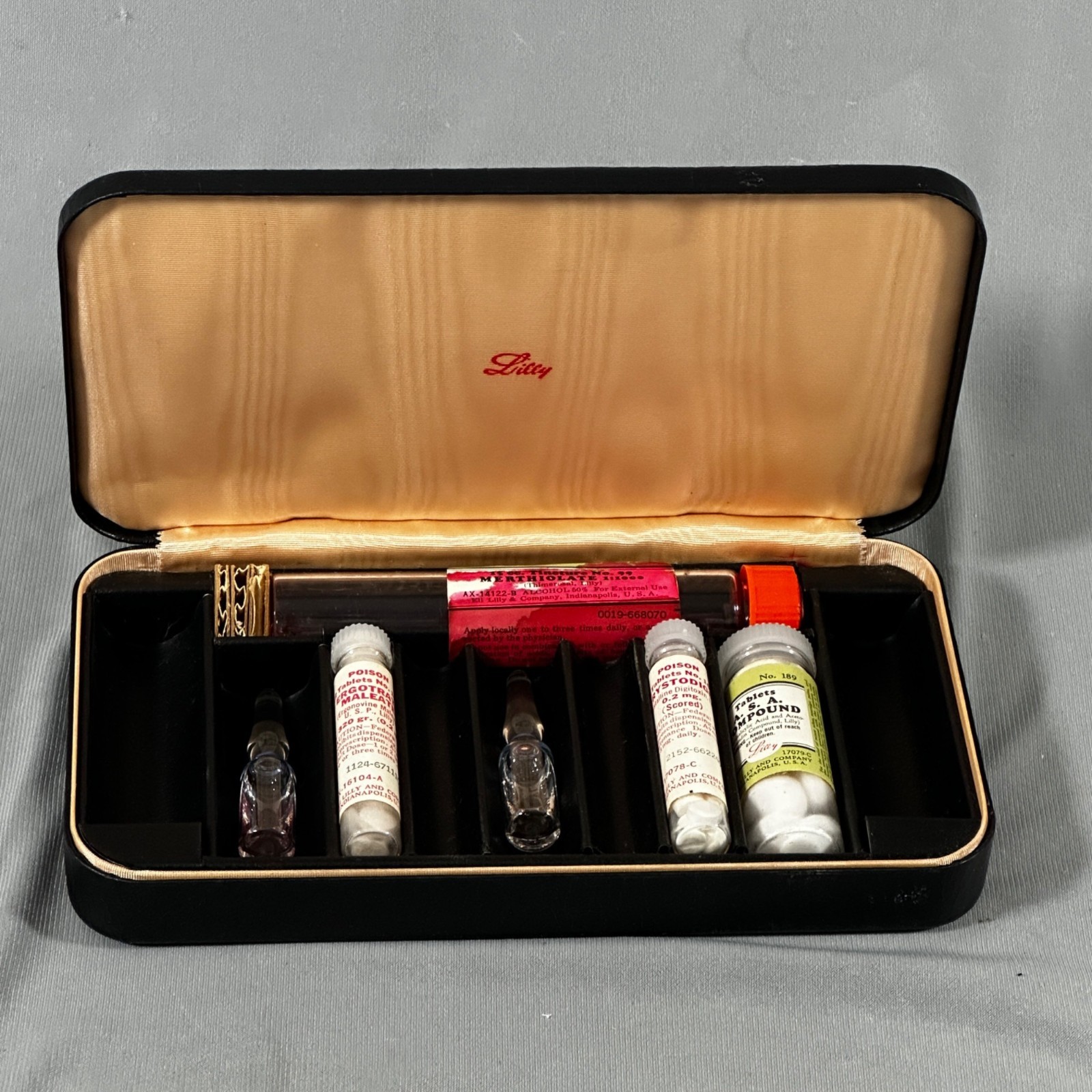 Vintage Eli Lilly Salesman Sample Kit Medical
