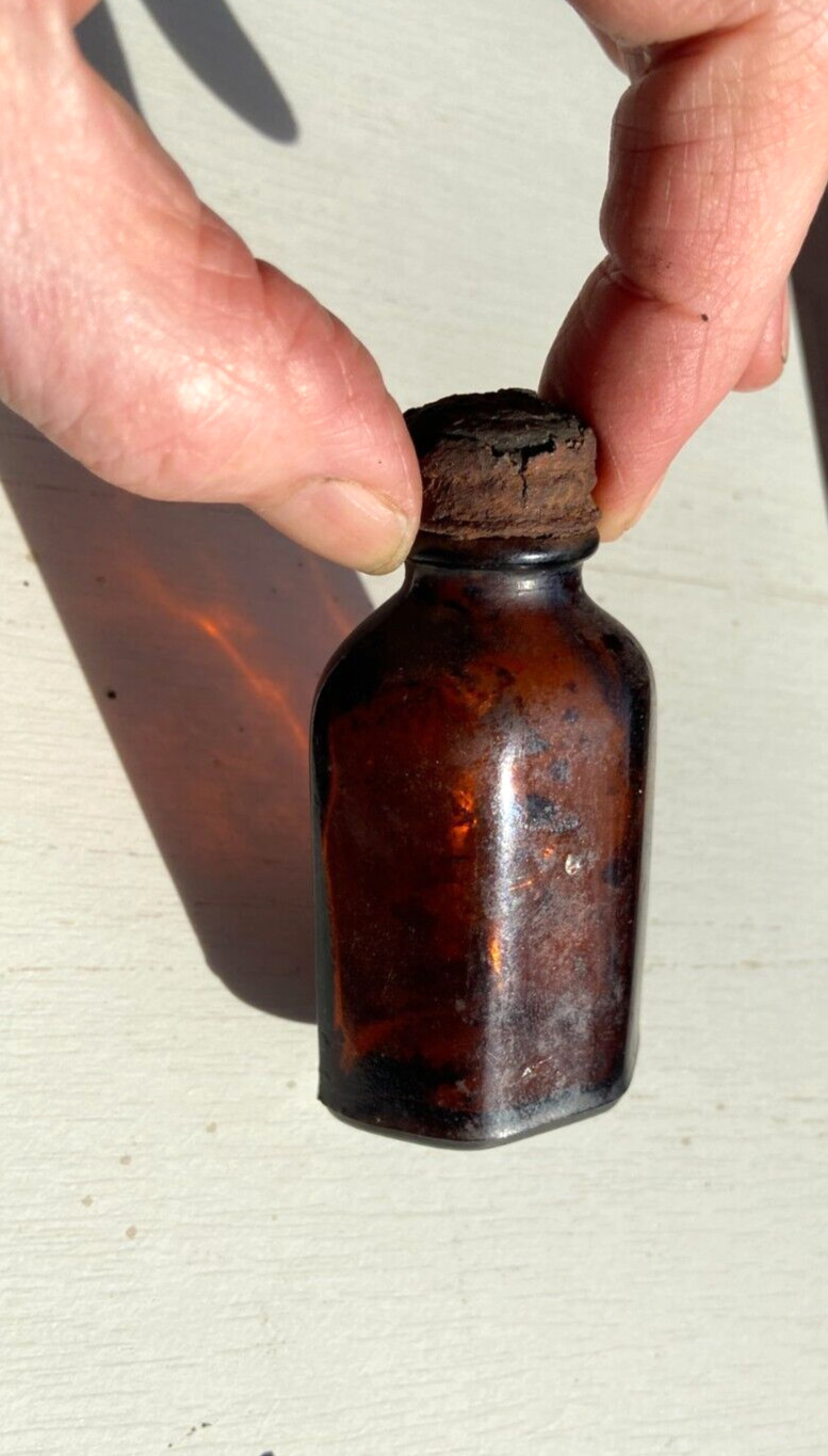 BEAUTIFUL Short Antique Amber Glass Drug or Pharmacy Jar, 3” Tall