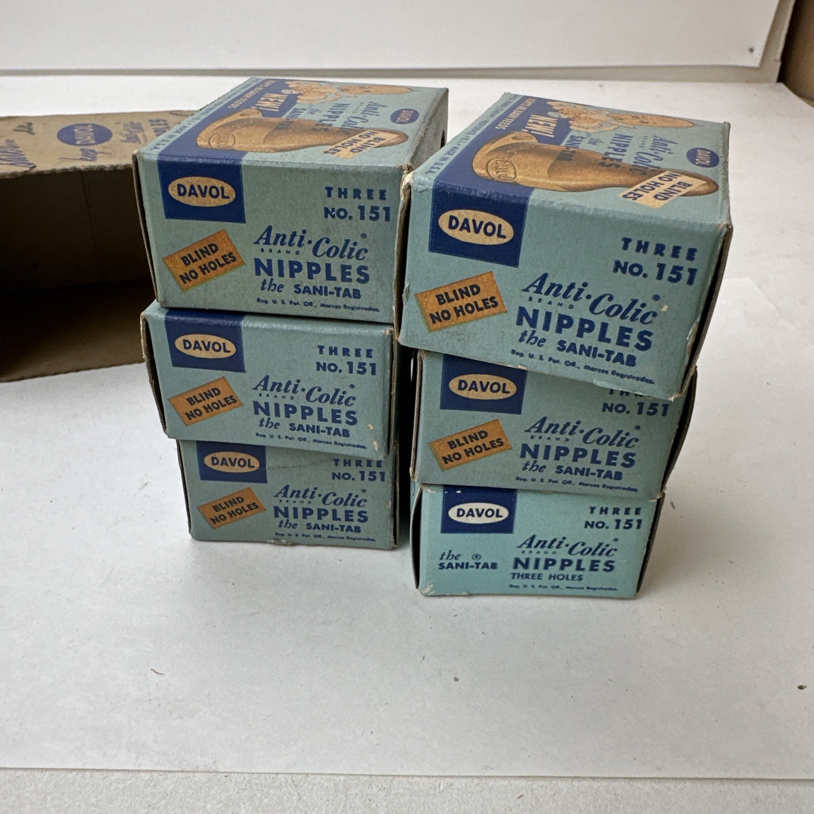 Lot 7 Davol Anti-Colic Nipples 151 & 131, 4 Nursing Bottle Caps 150, 1 Seals 158