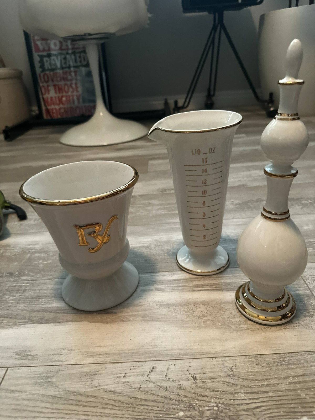 Porcelain Drugstore Pharmacy Apothecary Measuring Beaker Mortar Finial Owens