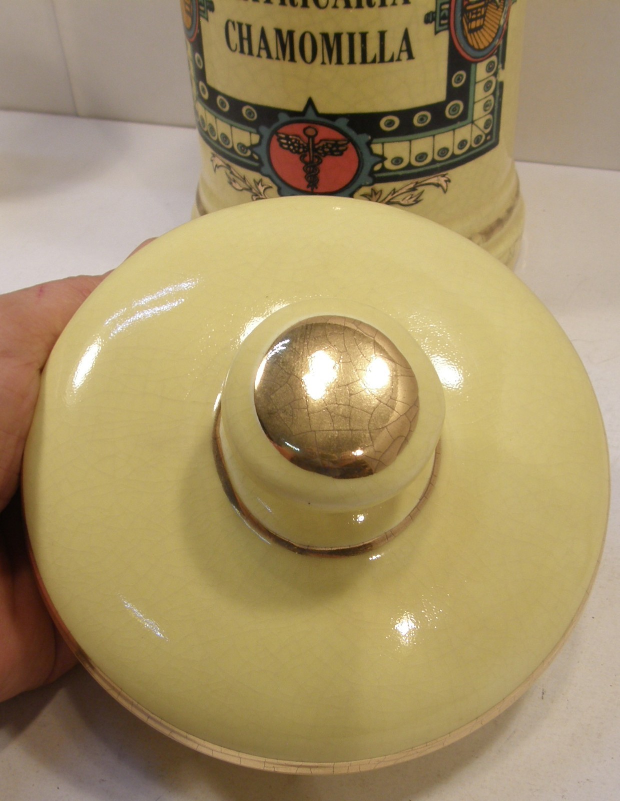 VINTAGE CERAMIC POTTERY APOTHECARY JAR W/LID MATRICARIA CHAMOMILLA PHARMACY